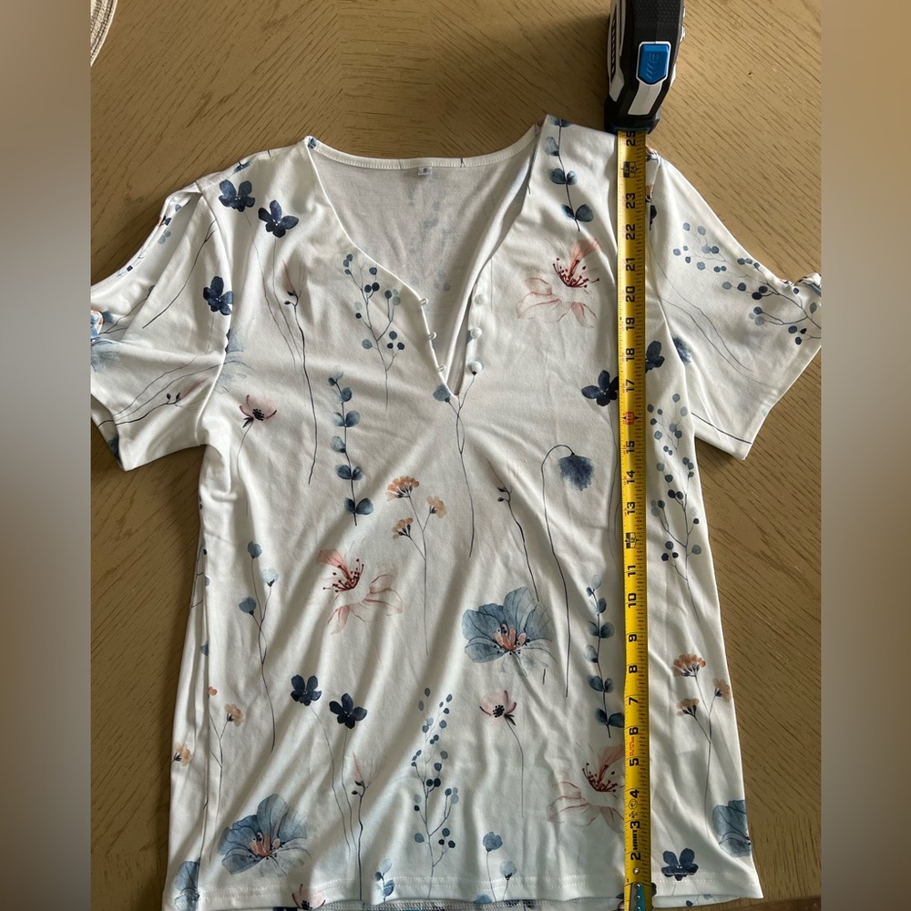 Womens Short Sleeve Shirt, White with Blue, Pink and Brown Floral, Size S.